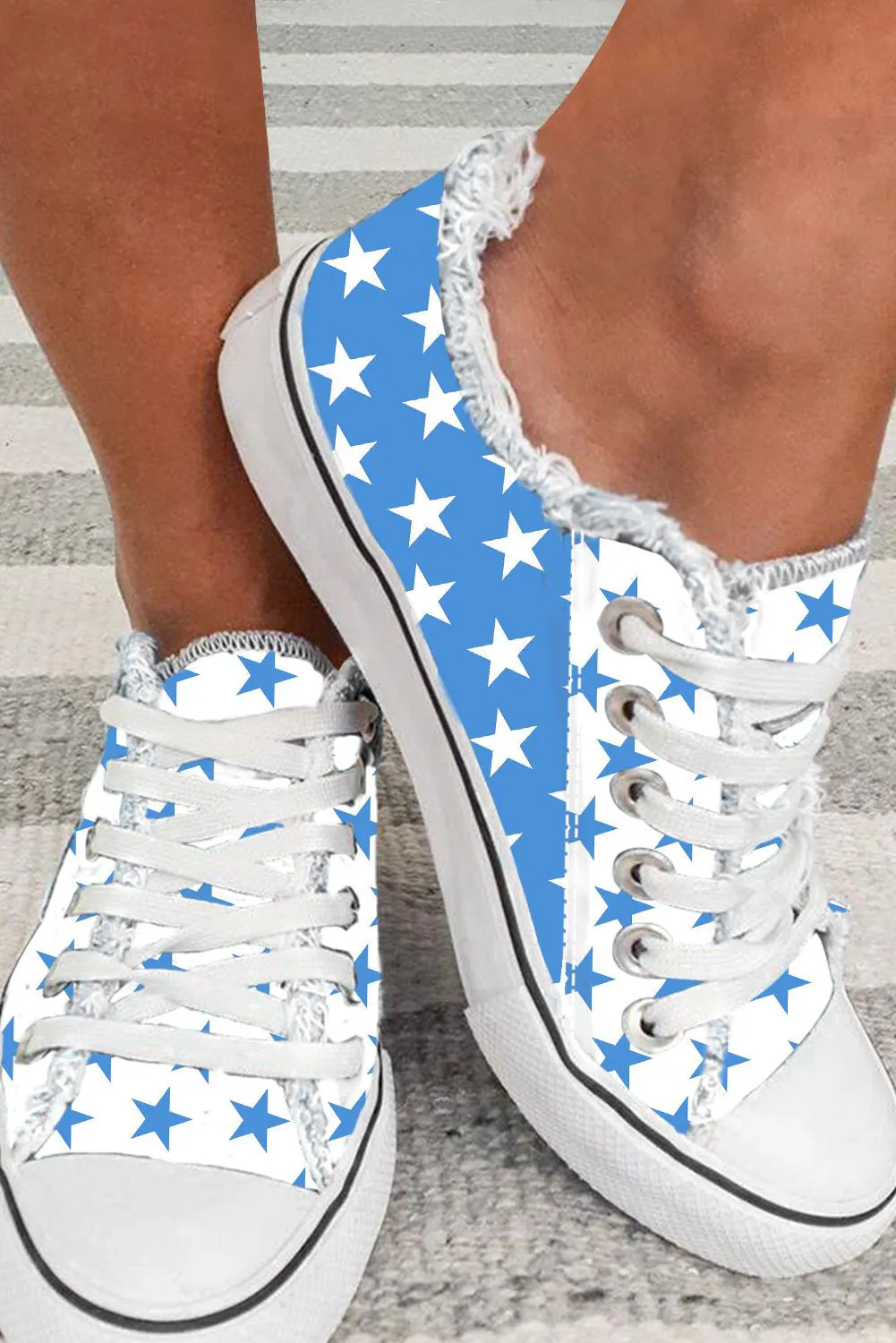 Women's Black and White Stars Print Casual Sneakers